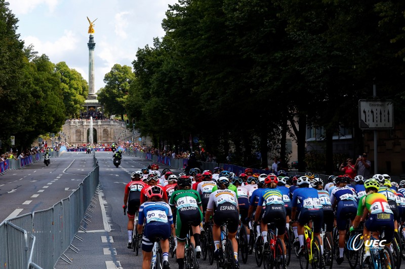 European Championships Munich 2022 - 2022 UEC Road Elite European Championships - Women's Road Race - 21/08/2022 - Scenery - Peloton - photo Luca Bettini/UEC/SprintCyclingAgency?2022